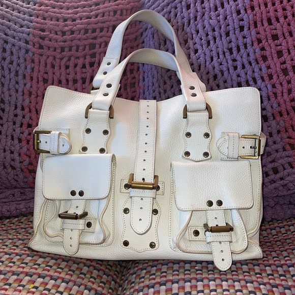 Mulberry Handbags - Mulberry Top Handle Bag
White Leather
Brass Hardware
Flat Handles